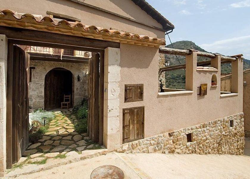 Aragon Villarluengo Entrance