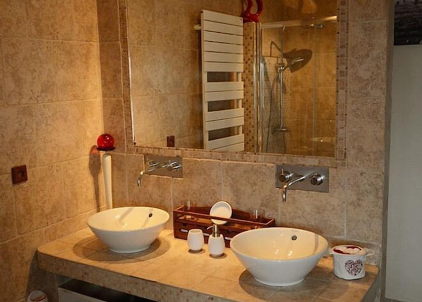Auvergne-Rhone-Alpes Lyon Bathroom