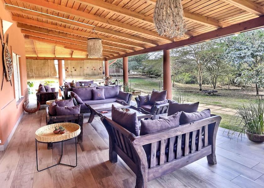  Arusha Exterior Detail