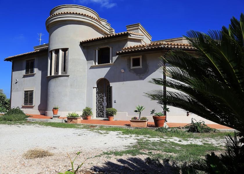 Sicily Ispica Exterior Detail