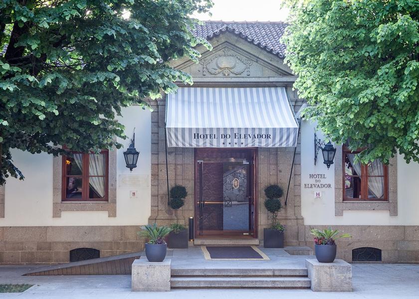 Braga Braga Facade
