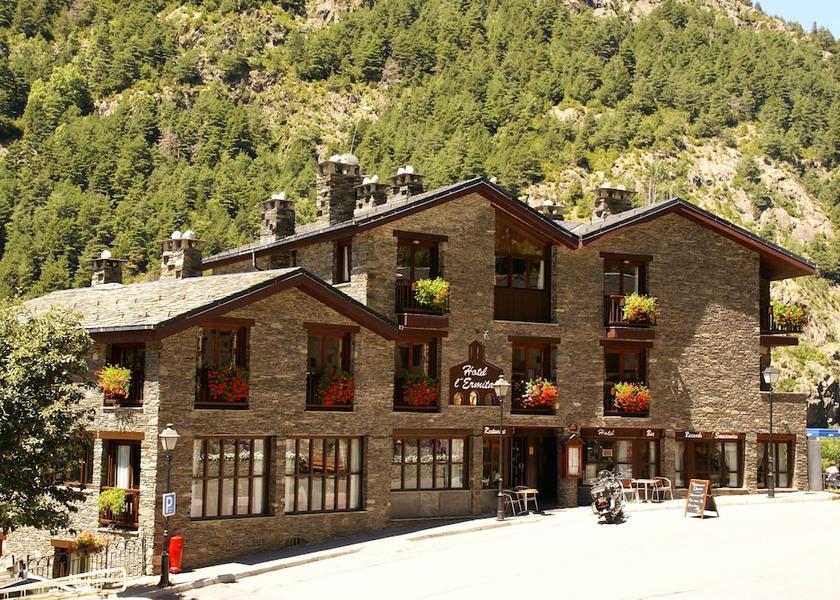 Canillo Canillo Front of property