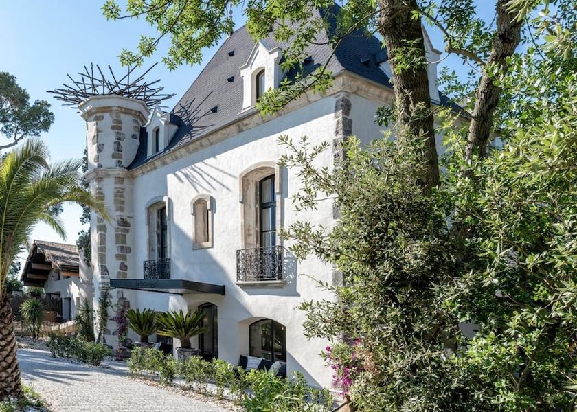 Occitanie Marseillan Exterior Detail