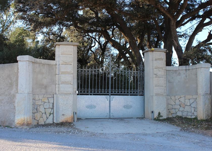Occitanie Frontignan Entrance