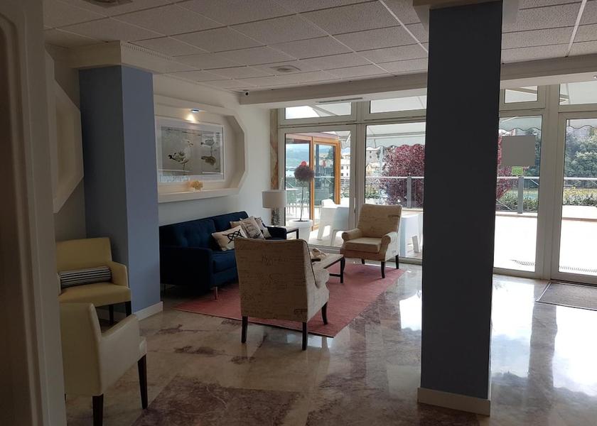 Cantabria San Vicente de la Barquera Lobby