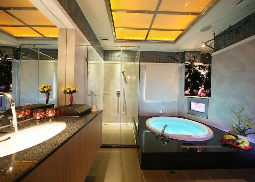  Taichung Bathroom