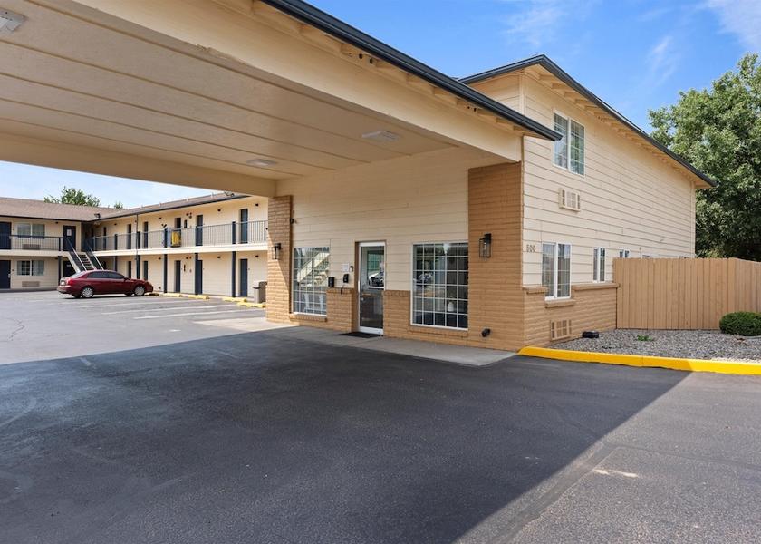 Missouri Quincy Facade