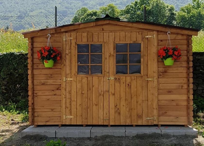 Lombardy Colico Exterior Detail