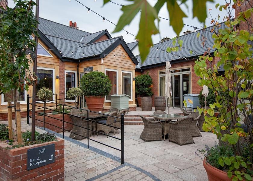 England Malpas Exterior Detail