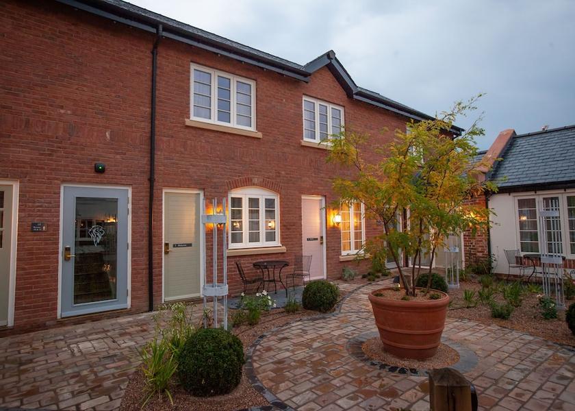 England Malpas Exterior Detail