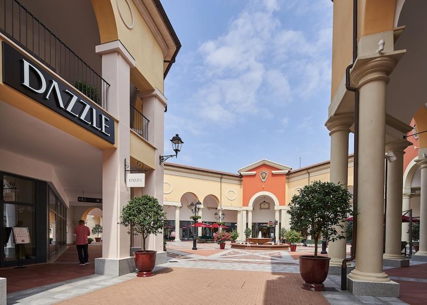  Shanghai Shopping Arcade