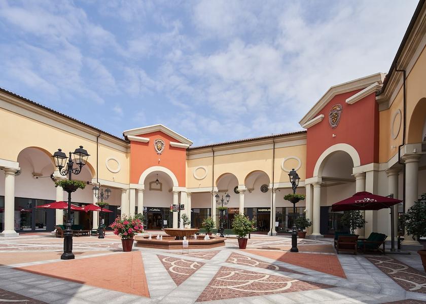  Shanghai Shopping Arcade