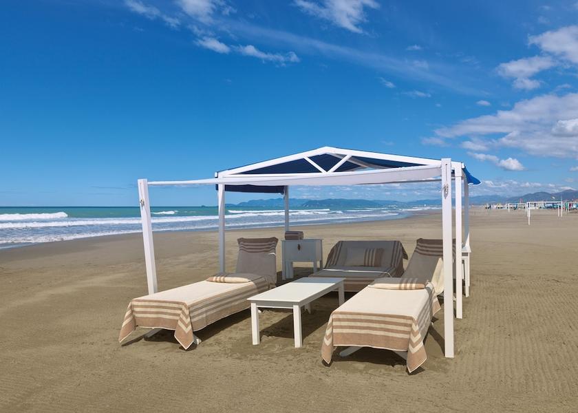 Tuscany Forte dei Marmi Exterior Detail