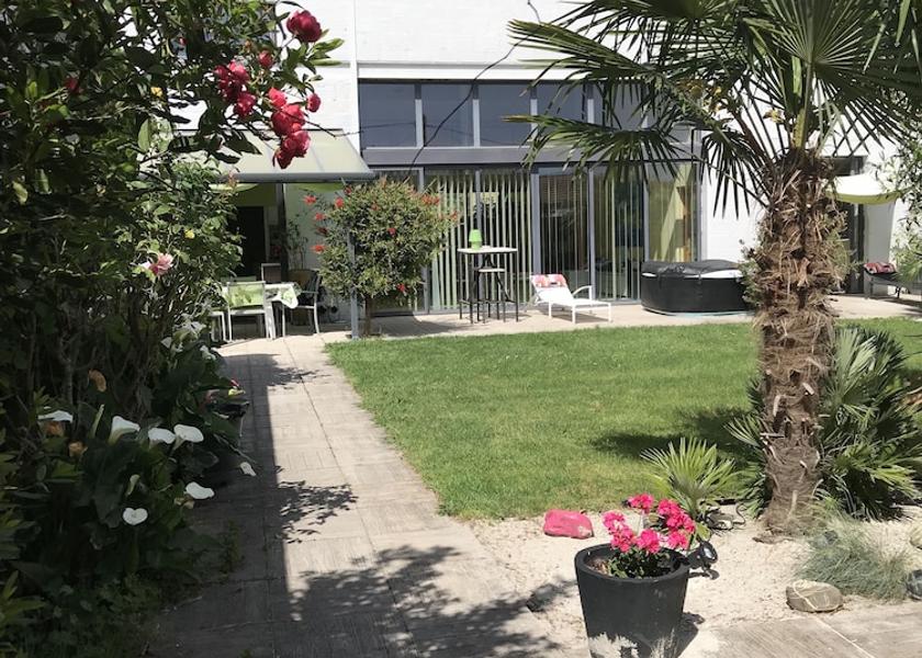 Nouvelle-Aquitaine Bordeaux Front of property