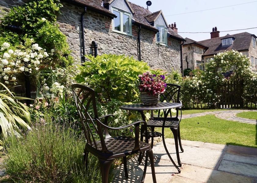 England Church Stretton Outdoor Dining