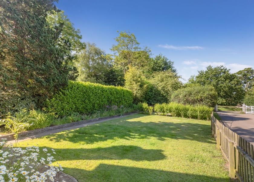 England Hassocks Garden