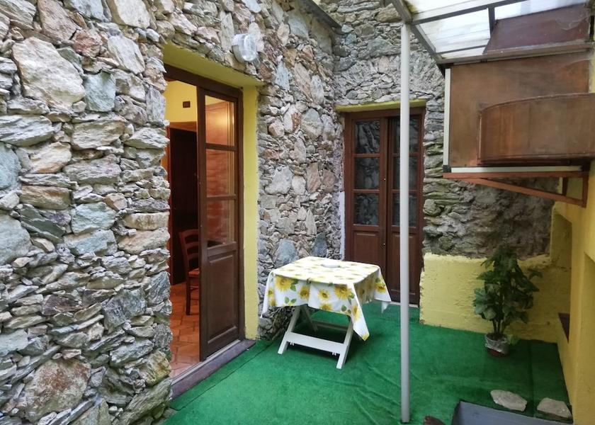 Liguria Vezzi Portio Exterior Detail