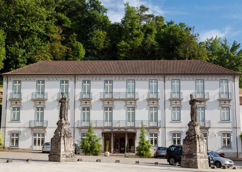 Braga Braga Facade