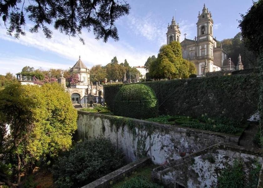 Braga Braga Exterior Detail