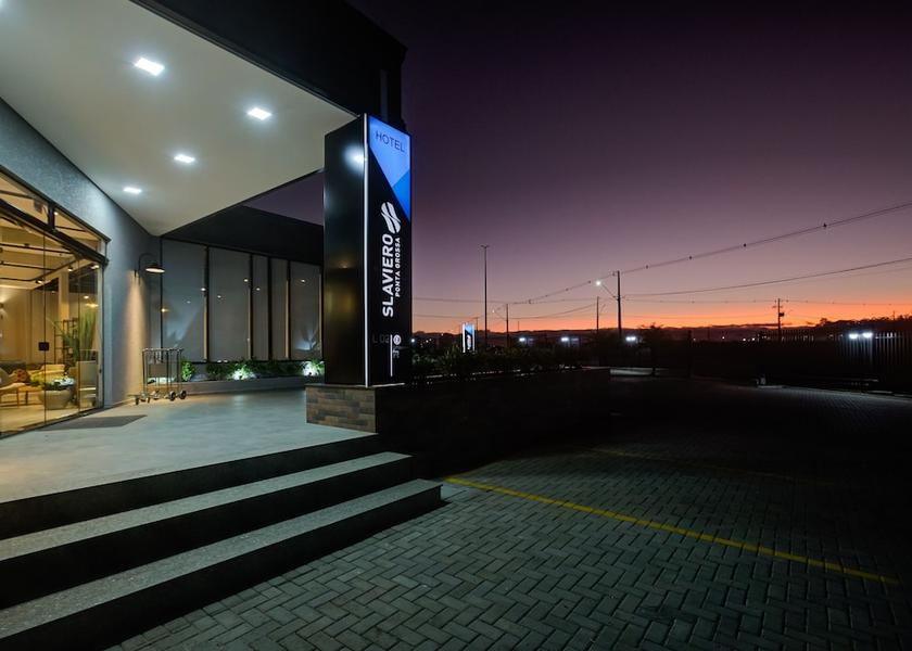 Paraná Ponta Grossa Front of property - evening/night