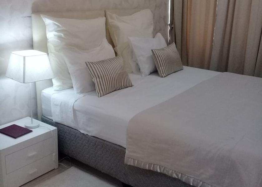  Luanda Room
