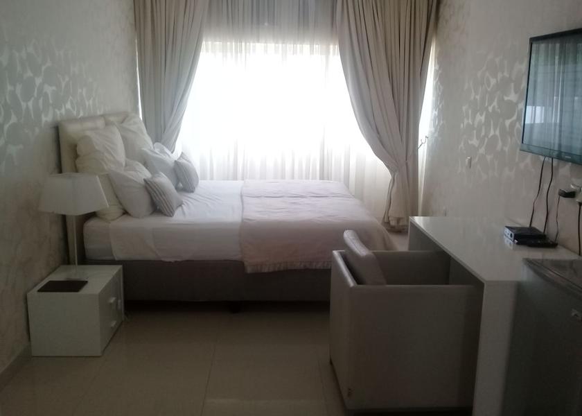  Luanda Room
