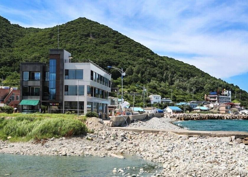 North Gyeongsang Yeongdeok Exterior Detail