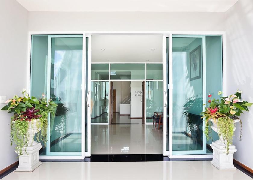 Chonburi pluak daeng Lobby