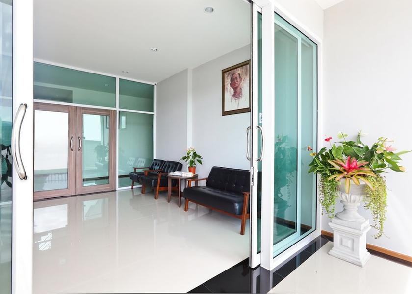 Chonburi pluak daeng Lobby