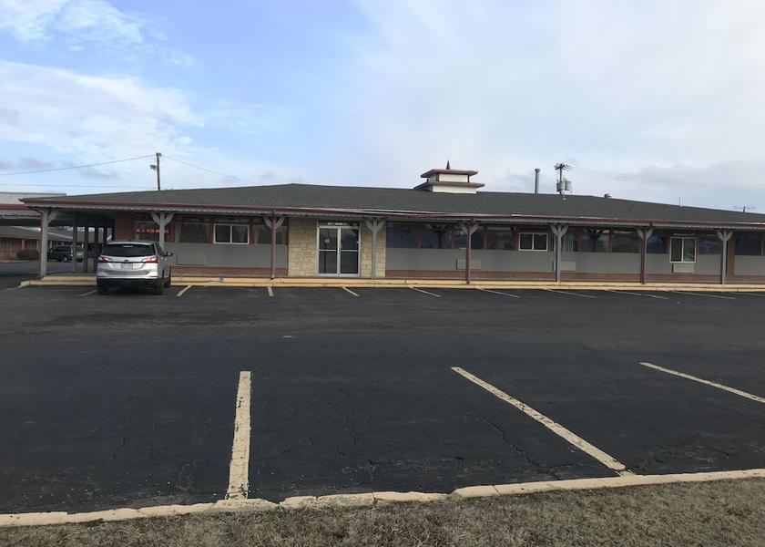 Kansas Salina Facade