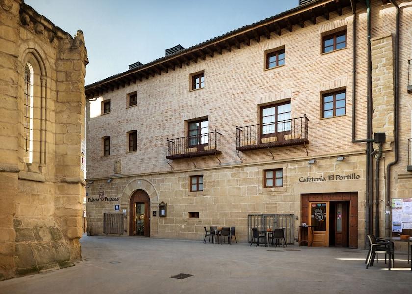 Navarra Viana Entrance