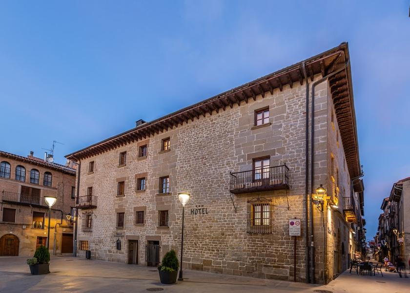 Navarra Viana Facade