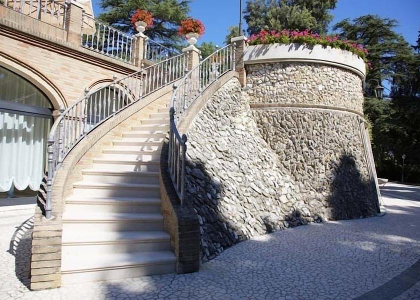Marche Appignano Exterior Detail