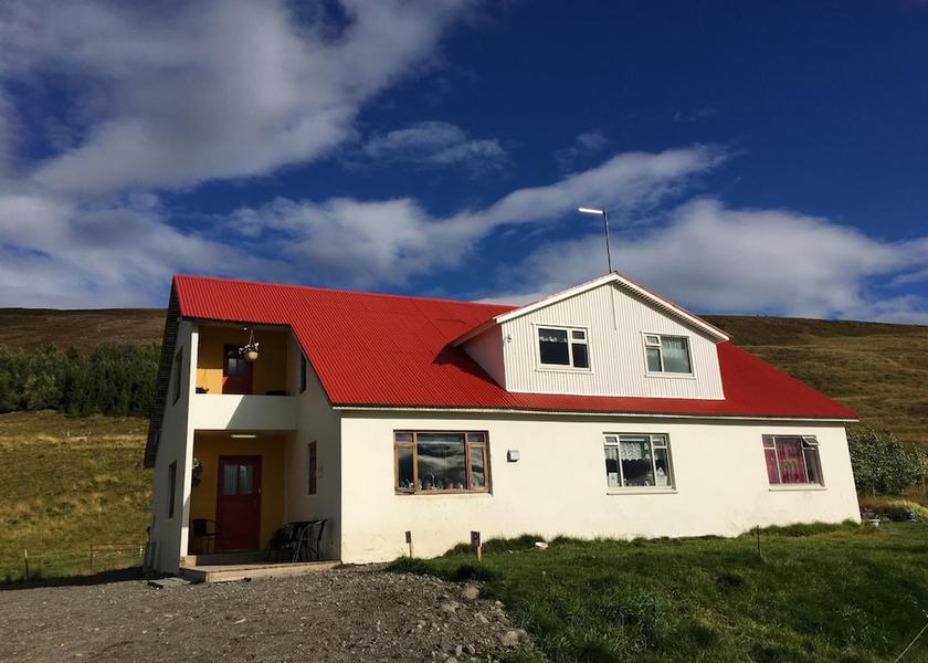 Northeast Region Laugar Exterior Detail