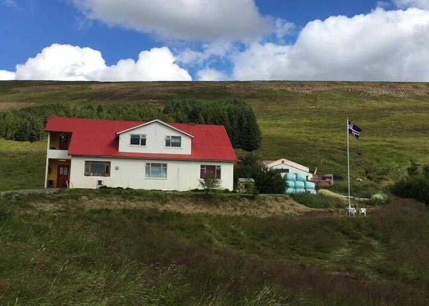 Northeast Region Laugar Exterior Detail