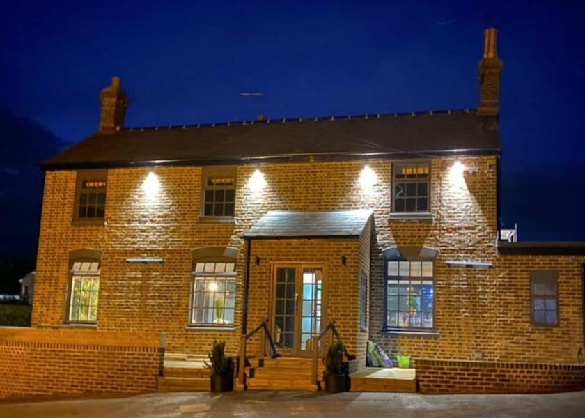 England Chinnor Exterior Detail