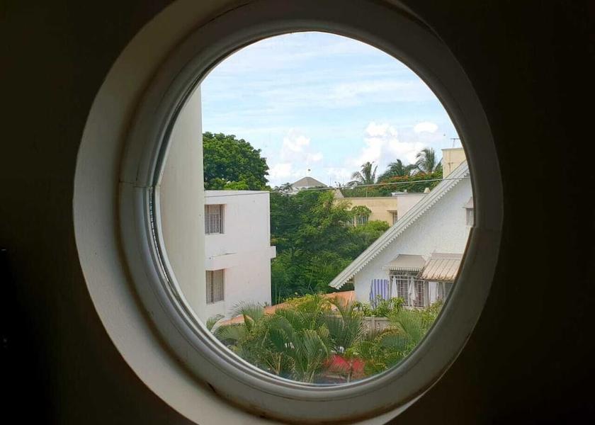 MU Mont Choisy Exterior Detail