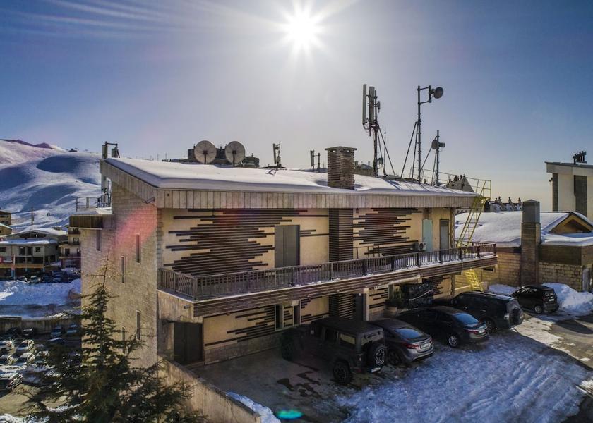  Mzaar Kfardebian Parking