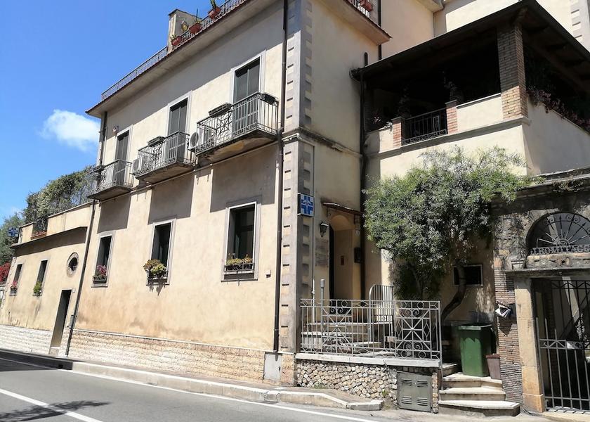 Lazio Formia Exterior Detail