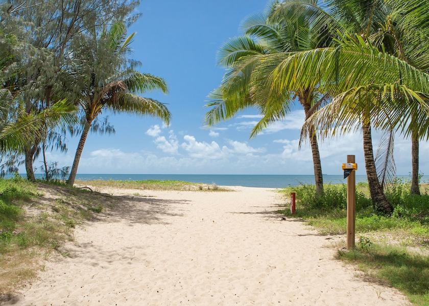Queensland Cairns Beach