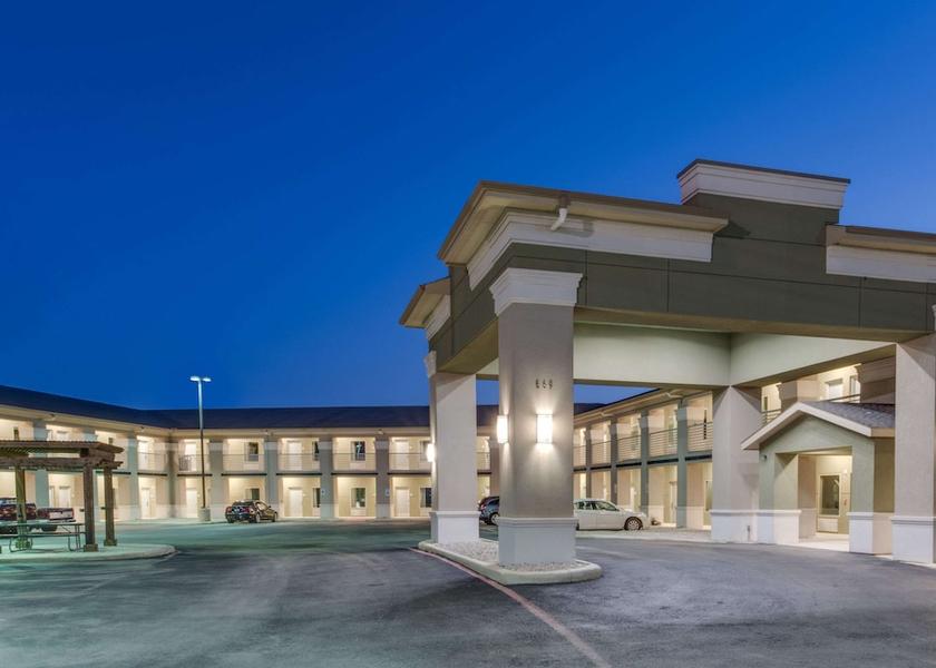 Texas Cotulla Exterior Detail