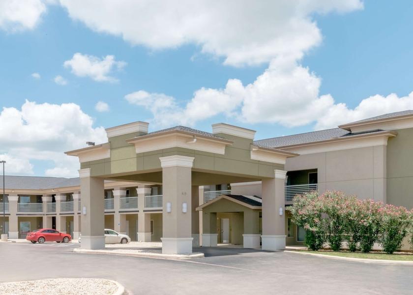 Texas Cotulla Facade