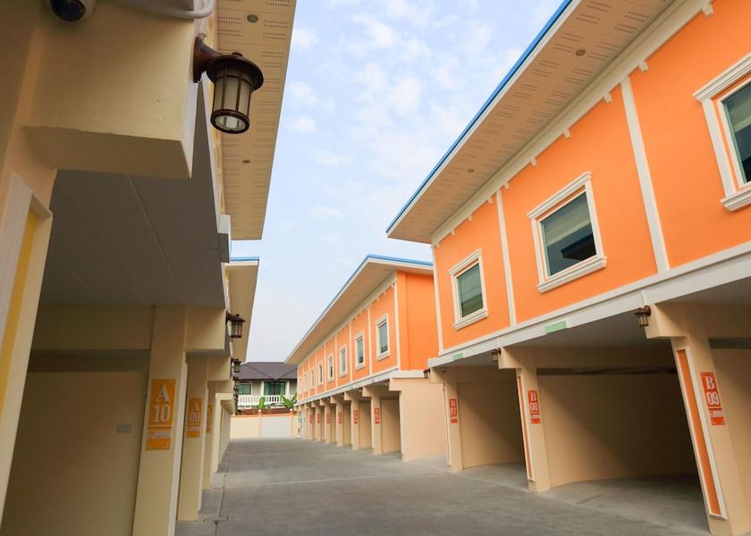 Bangkok Lam Luk Ka Interior Entrance