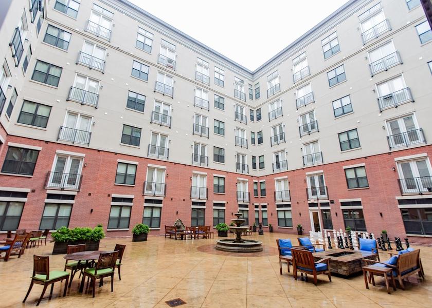 Missouri St. Louis Exterior Detail