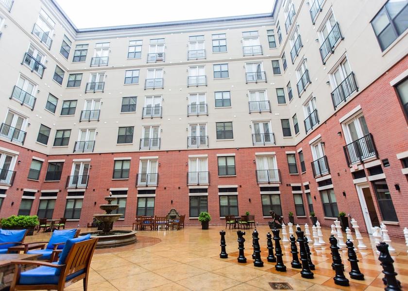 Missouri St. Louis Exterior Detail