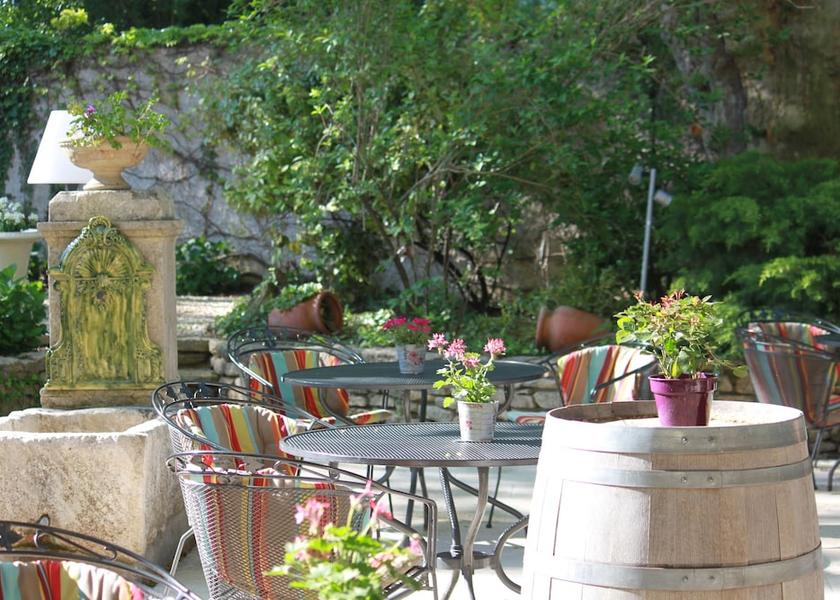 Provence-Alpes-Côte d'Azur L'Isle-sur-la-Sorgue Terrace/patio