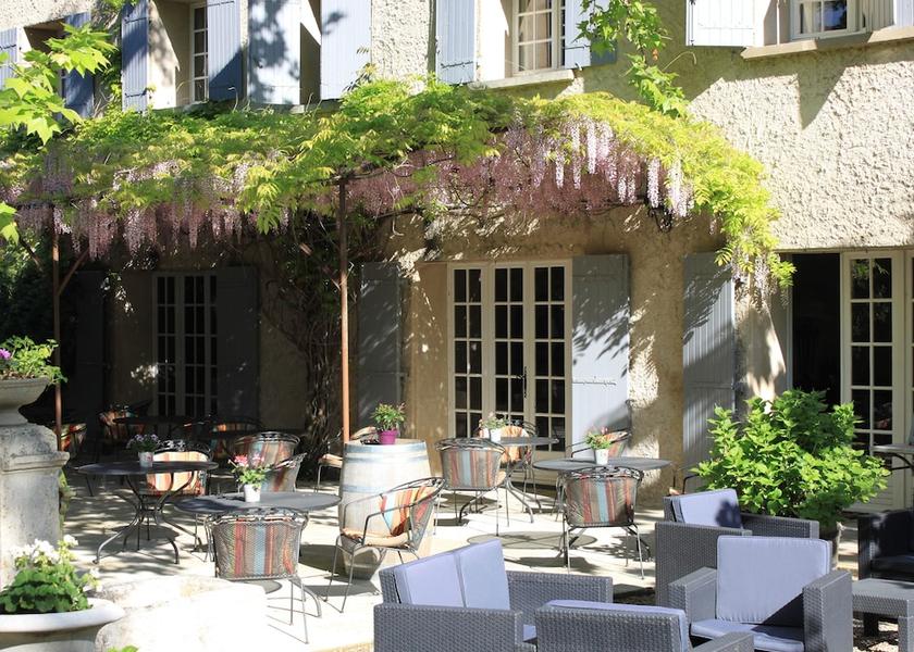 Provence-Alpes-Côte d'Azur L'Isle-sur-la-Sorgue Terrace/patio
