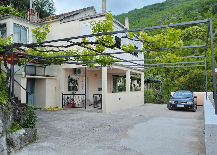  Tivat Exterior Detail