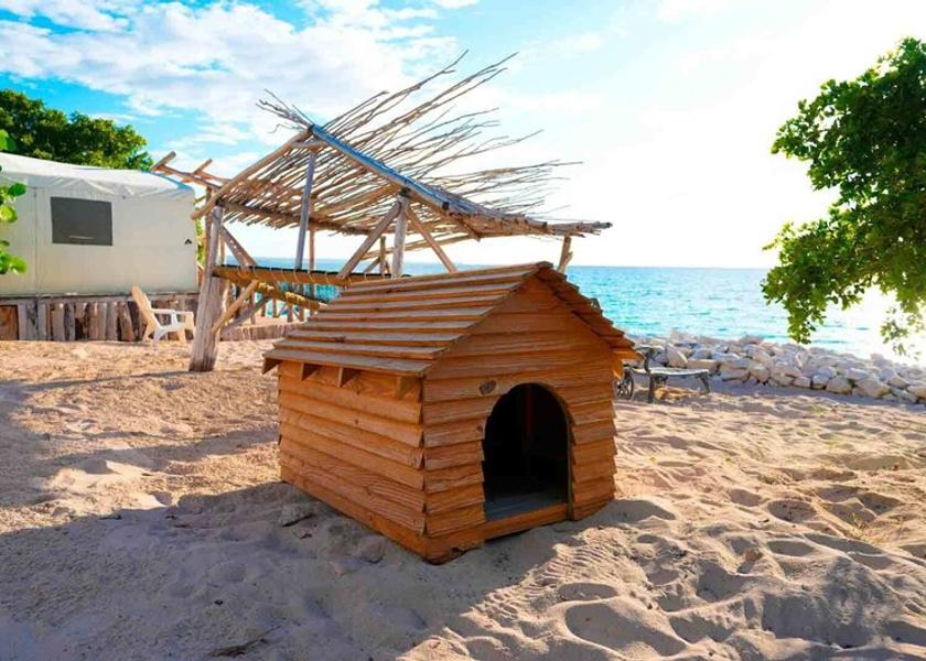 Pedernales Pedernales Exterior Detail