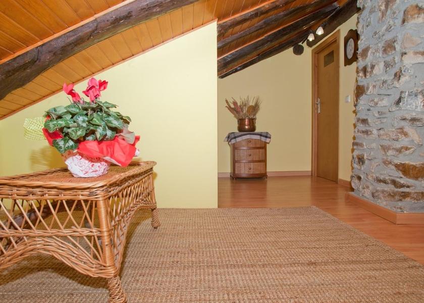 Catalonia Sort Interior Entrance
